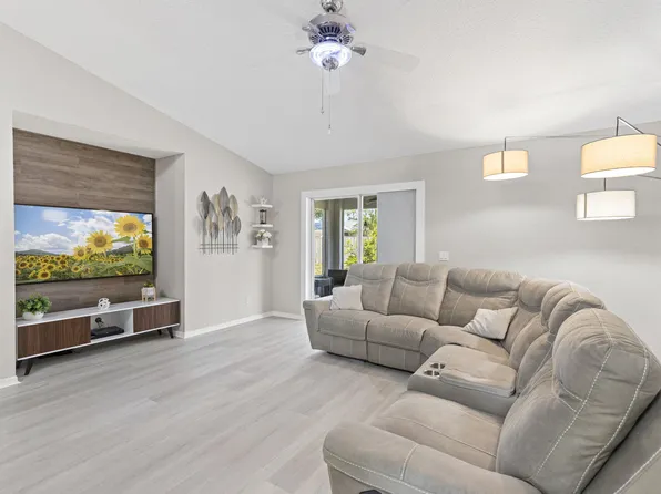 861 SE Cavern Avenue, Port St Lucie, FL 34983