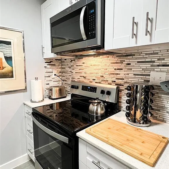 1405 Hyde Park Blvd #6 — Photo 8