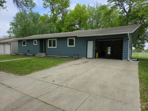 214 S Central Ave, Truman, MN 56088