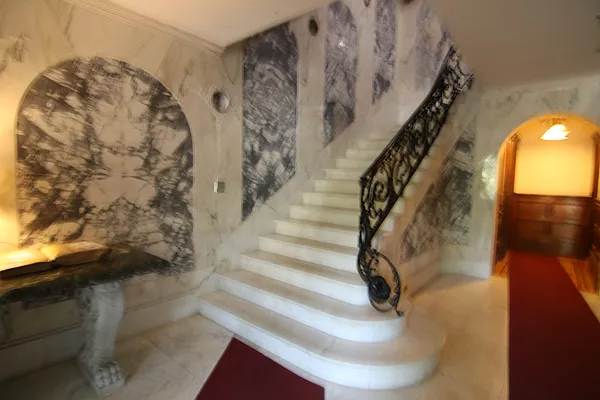 Rented by America Mecca Realty LLC | media 9