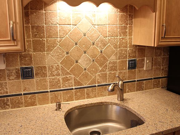 Tumbled marble backsplash