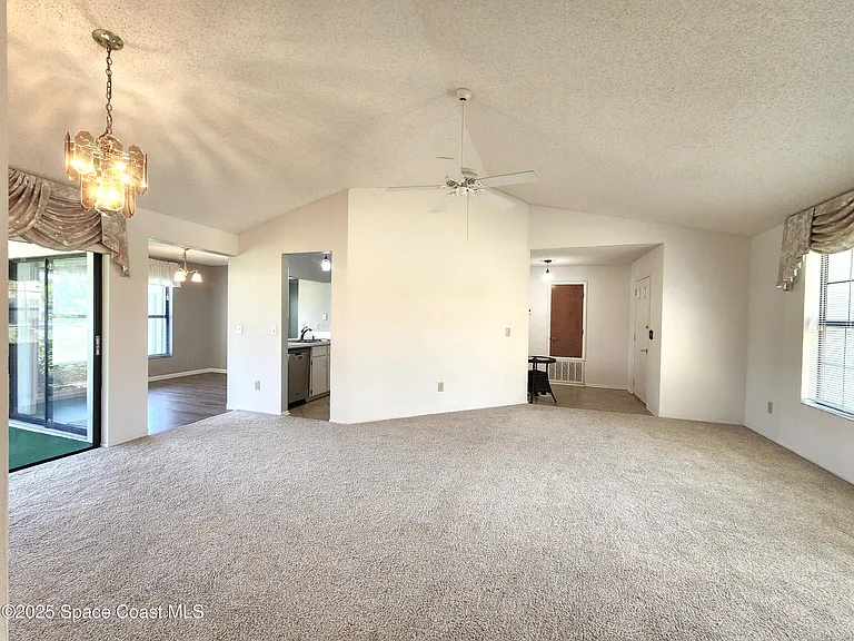 1244 Lakeview Dr — Photo 5