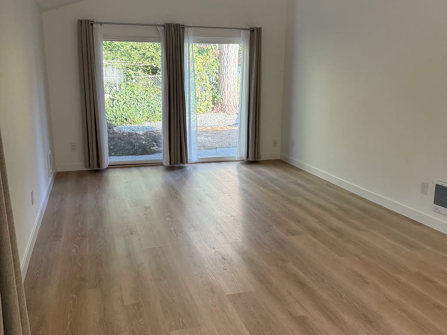 2 bed, 1.0 bath, 900 sqft, $200 — Photo 4