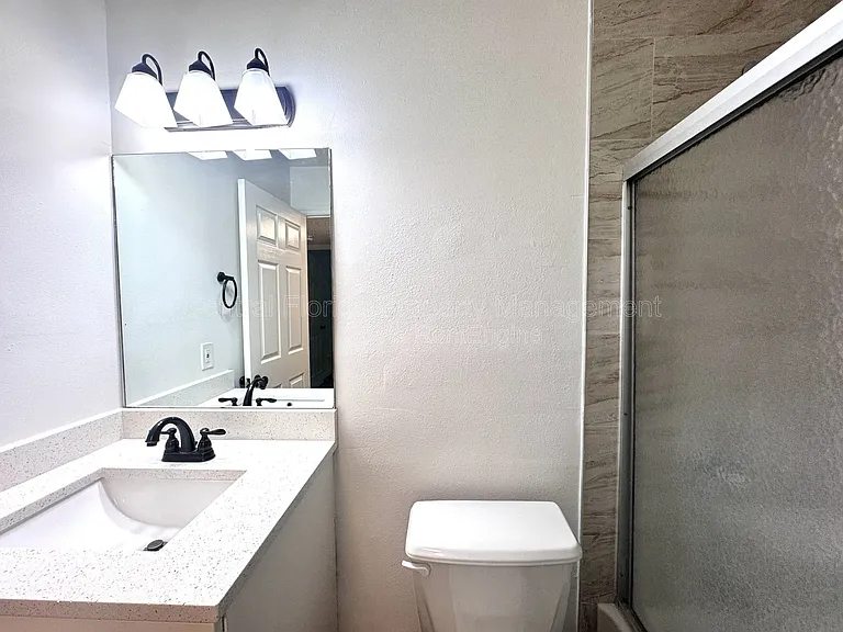2452 Oak Park Way — Photo 10