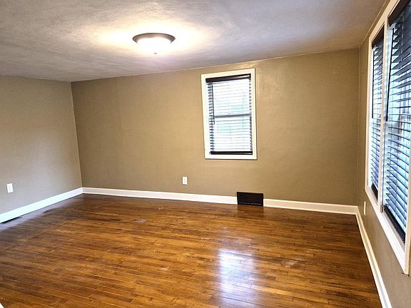 3rd image of 1008 S CLARK AVENUE