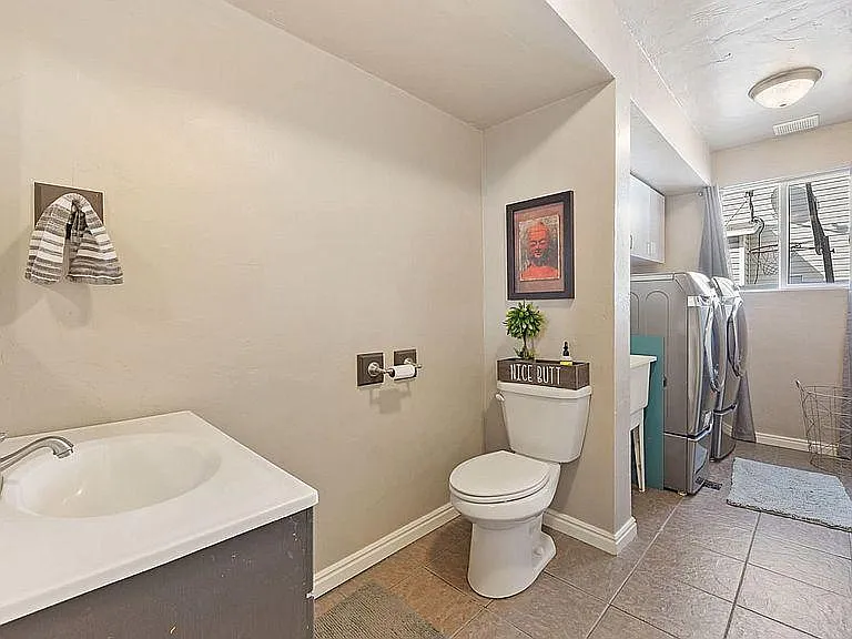 1043 N 2525 W — Photo 11