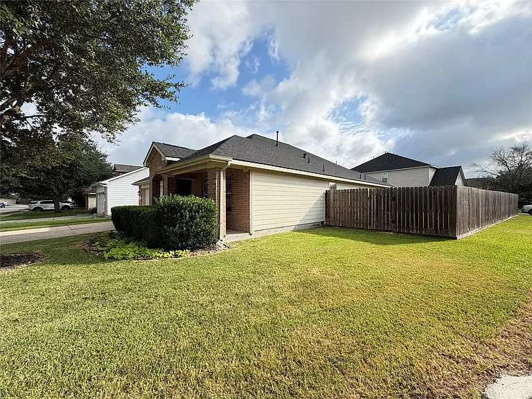 2131 Pickwick Pines Dr — Photo 3