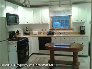 large eat in kitchen