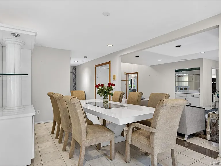 36 Wimbledon Dr — Photo 7
