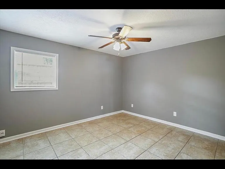 112 Eureka St — Photo 2