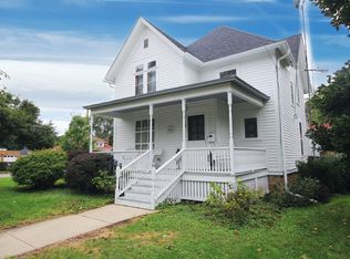 110 Hill Ave, Elgin, IL 60120