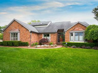 52272 Remington Dr, Macomb, MI 48042