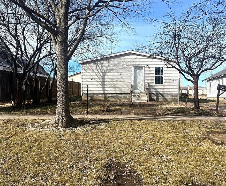 1st image of 805 N 9th St