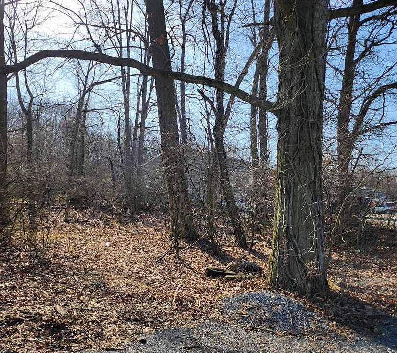 2nd image of 500 Hickory Ave