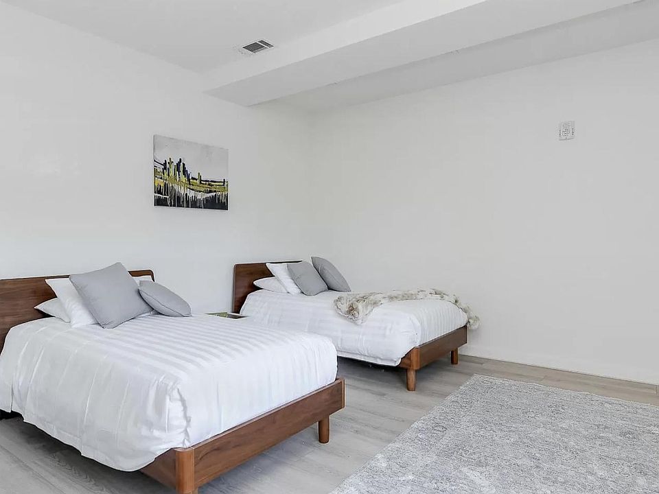 1st image of 30-1285 El Camino Real #30
