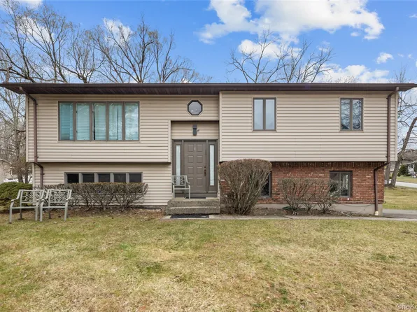 1 Darby Road, Airmont, NY 10952