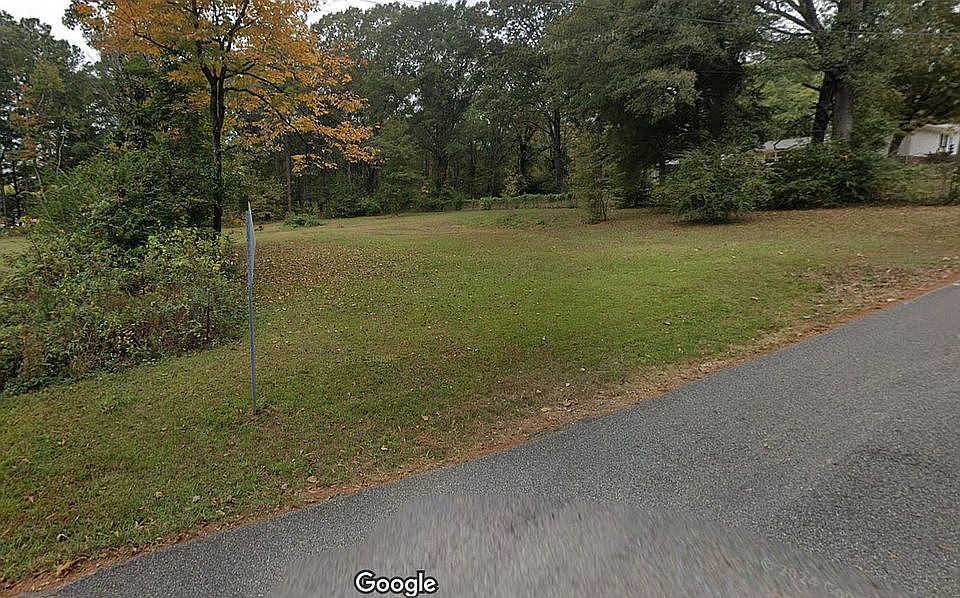 1st image of 410 River Dr