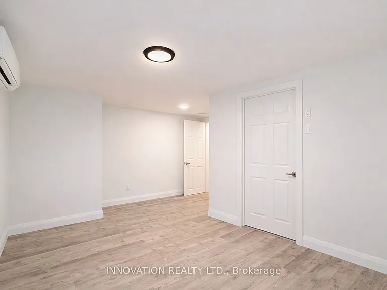 21 Parkside Cres #B — Photo 7