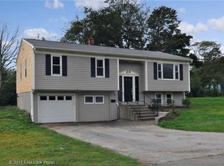 9 Woodland Dr, Portsmouth, RI 02871