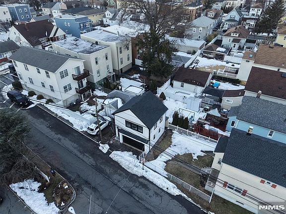 4th image of 369 Hops Ln