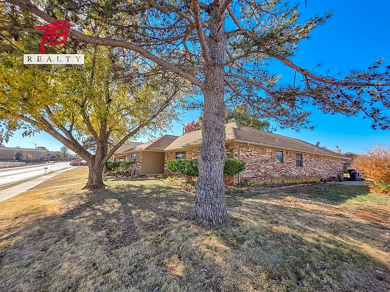 6811 Lyrewood Ln — Photo 9