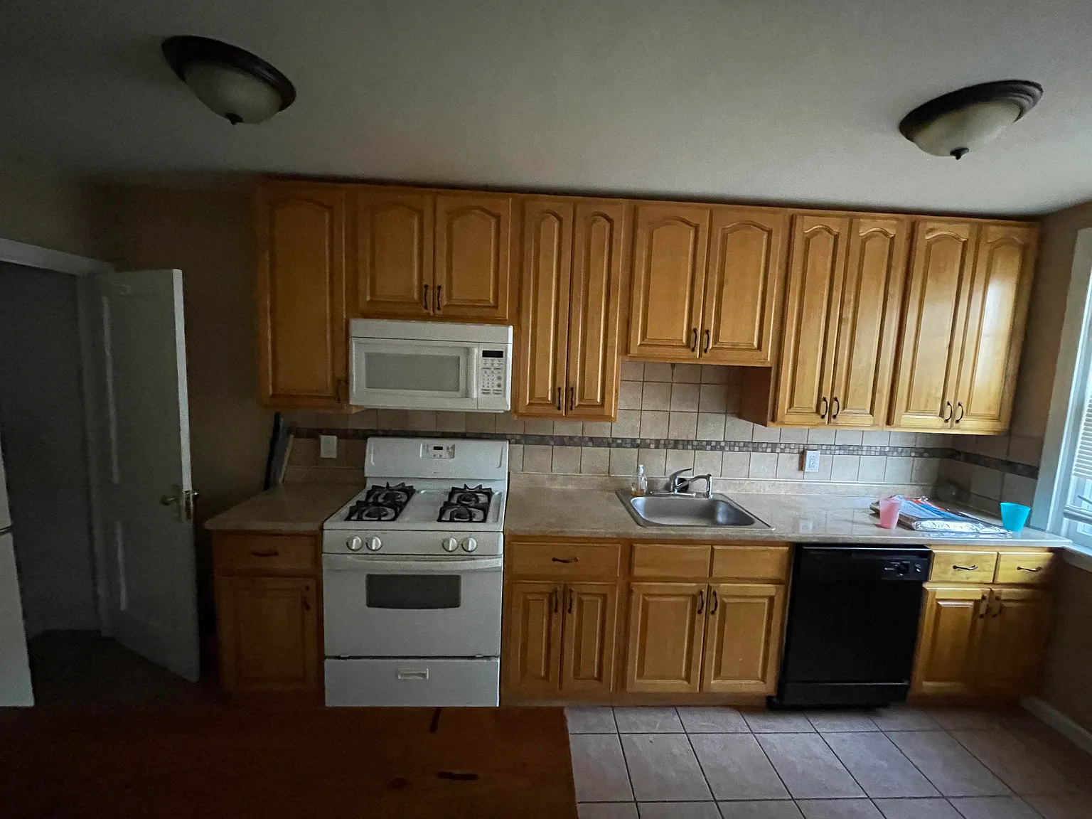 3 bed, 1136 sqft, $1,600 — Photo 3