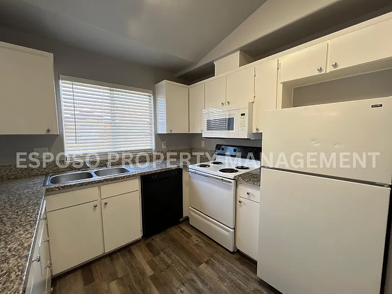 1565 W Swift Ave #205 — Photo 10