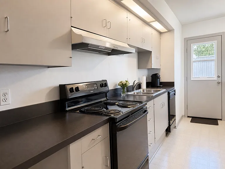 3401 Hanover Ln — Photo 14