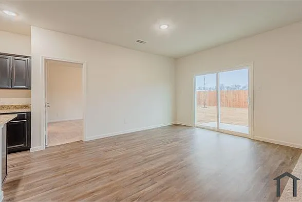 761 Richmond Dr — Photo 14