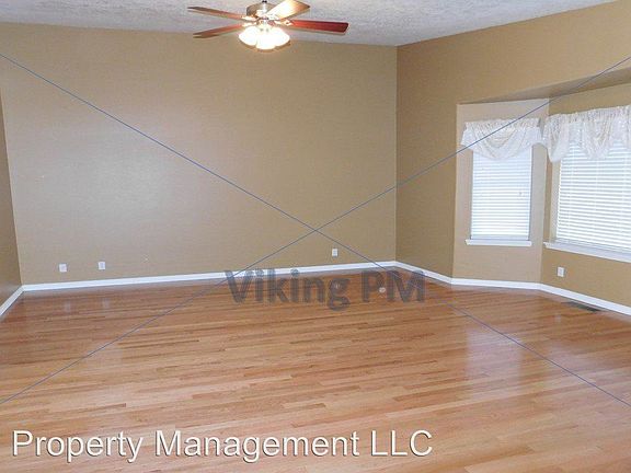 4th image of 792 NE Sandstone Ct