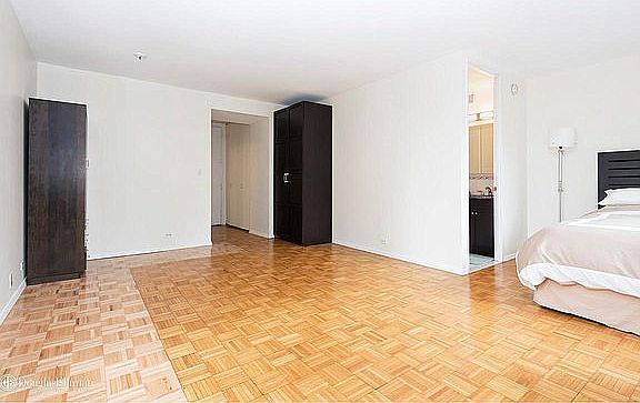 4th image of 235 E 40th St APT 8H