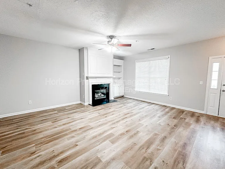 139 Riverstone Commons Cir — Photo 3