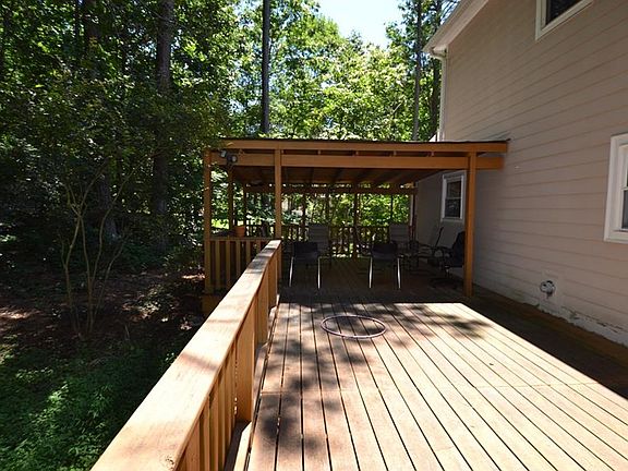 2nd image of 808 Victoria Pl