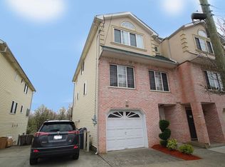 104 Ambassador Ln, Staten Island, NY 10309