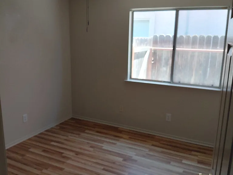 5757 W Vartikian Ave — Photo 9