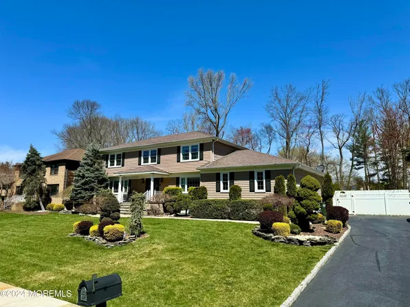 7 Emerald Drive, Morganville, NJ 07751