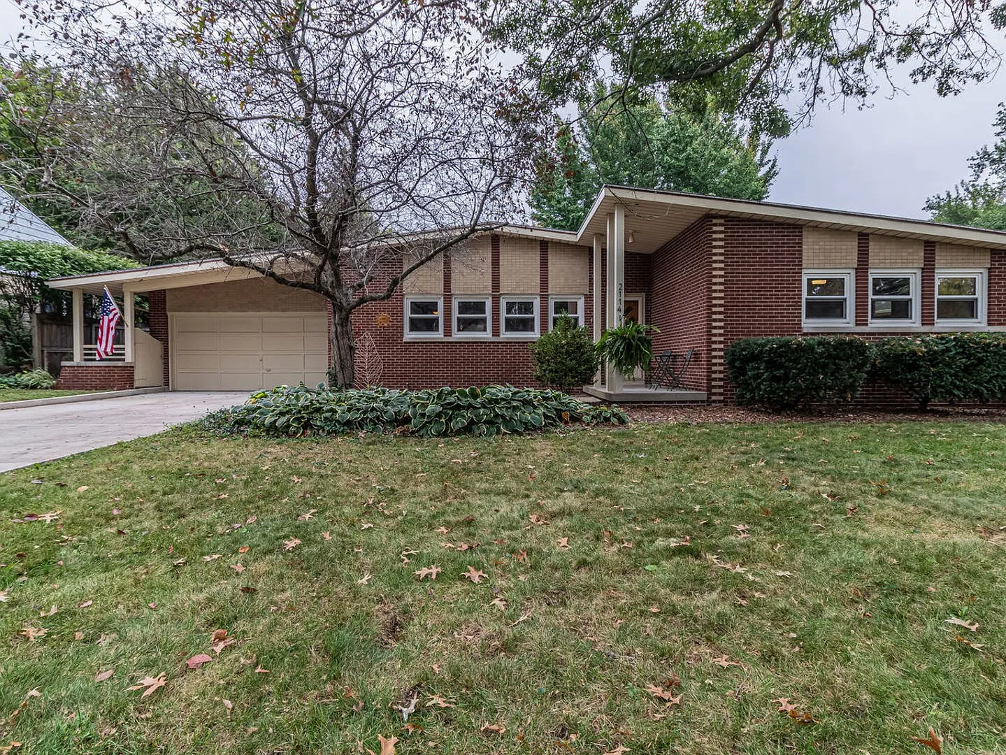 2114 Boudreau Dr photo 1
