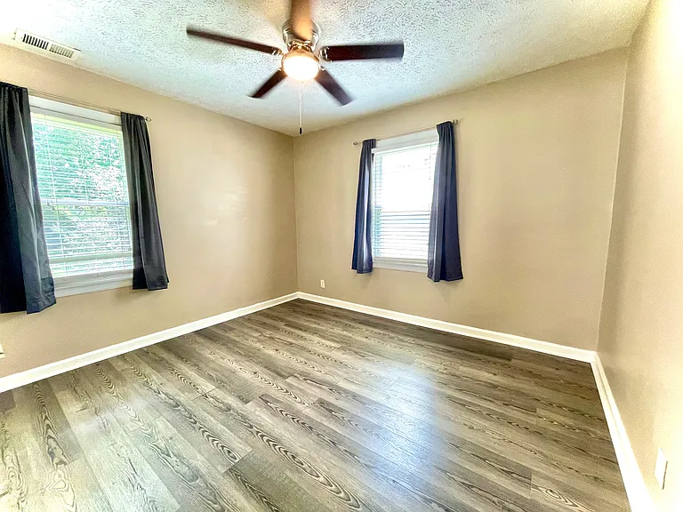 1046 Seelbach Ave — Photo 6
