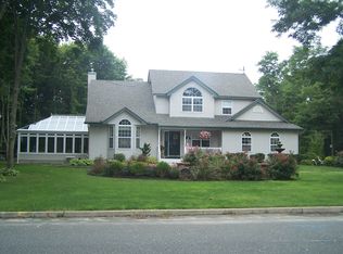 4 Emerald Ct, Moriches, NY 11955