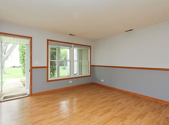 2nd image of 1194 E Barberry Ln #27E