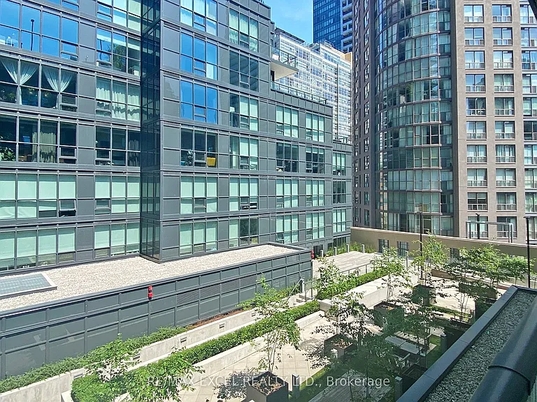 955 Bay St #404 — Photo 18