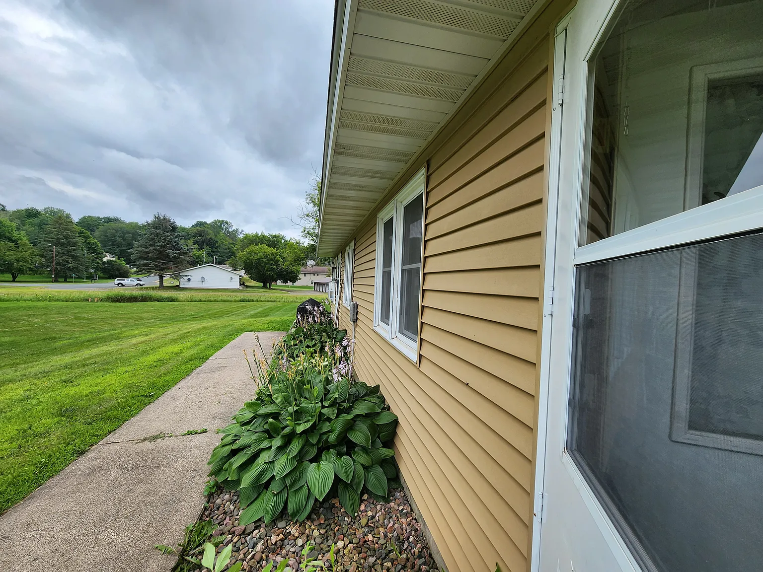 2 bed, 700 sqft, $750 — Photo 4