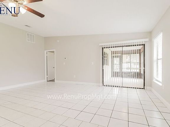 3rd image of 610 Heraldo Ct