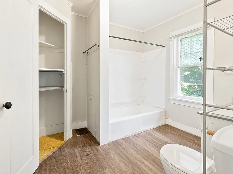 1012 Clay St — Photo 8