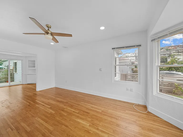 3033 Oliphant St — Photo 13