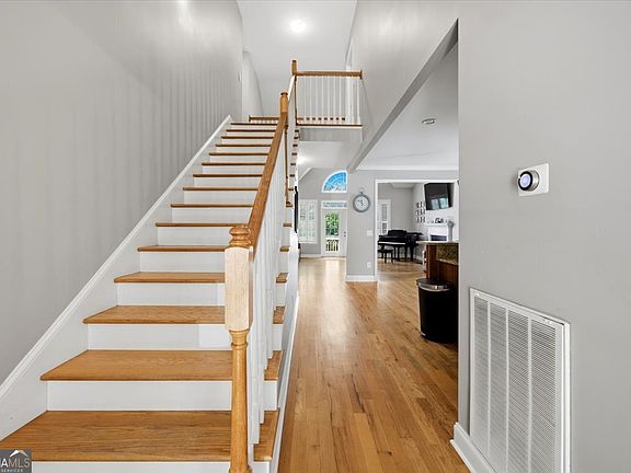 4th image of 414 Arden Ln N