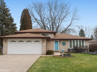 9S125 Florence Ave, Downers Grove, IL 60516