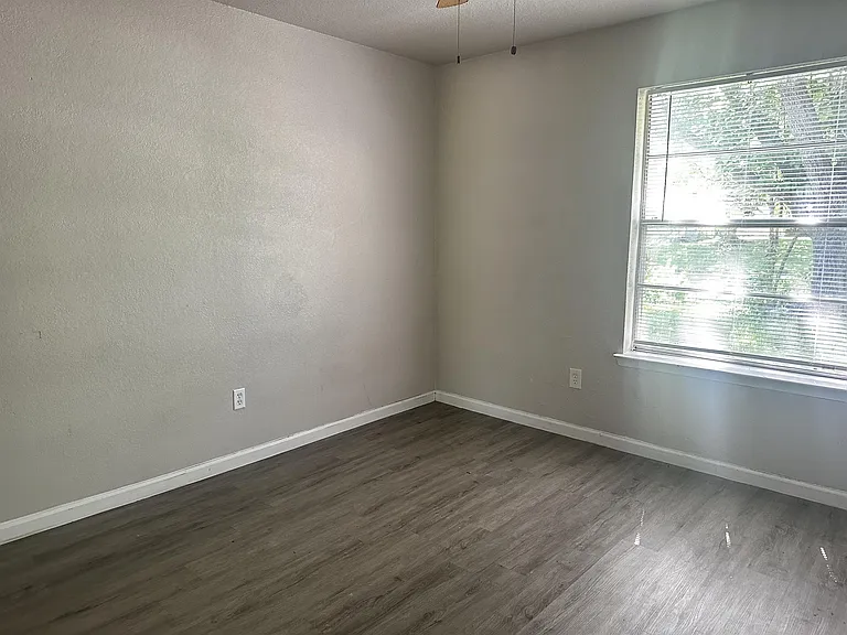 1554 Willowbrook St — Photo 18