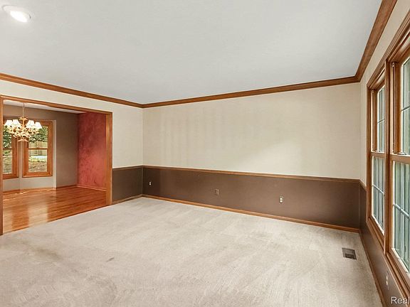 5th image of 10358 Greenbrier
