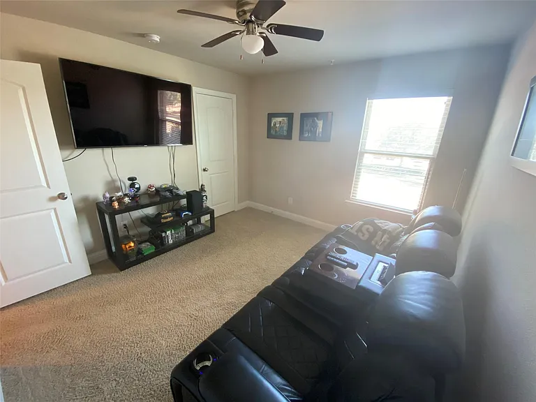 432 Hunt Dr — Photo 5